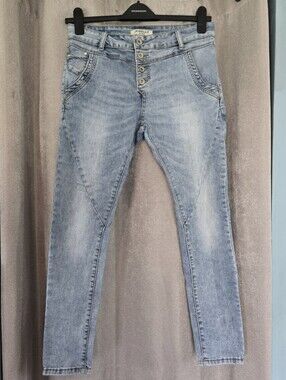 ⭐️Jewelly Light Wash Women’s Jeans with Button Fly⭐️